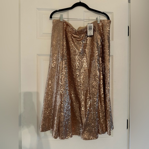 NWT Torrid SIZE 2 Gold Sequin A-line midi skirt - Picture 2 of 10